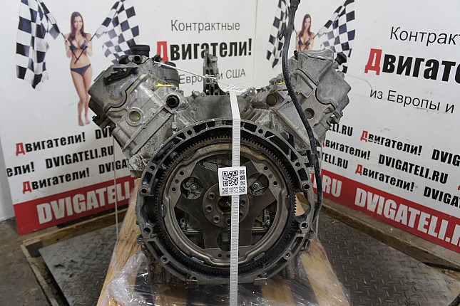 Двигатель вид с боку Mercedes M 112.949
