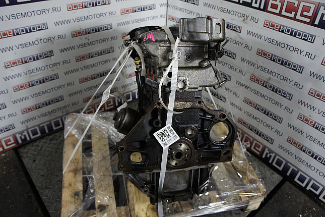 Двигатель вид с боку OPEL X 18 XE1