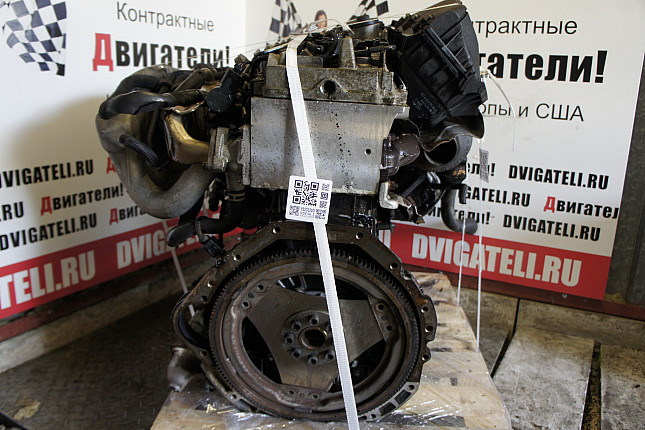 Двигатель вид с боку Mercedes OM 613.961