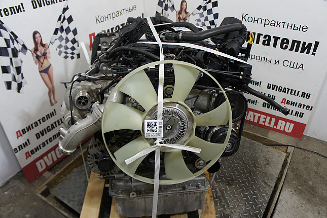 Двигатель вид с боку Mercedes OM 651.955