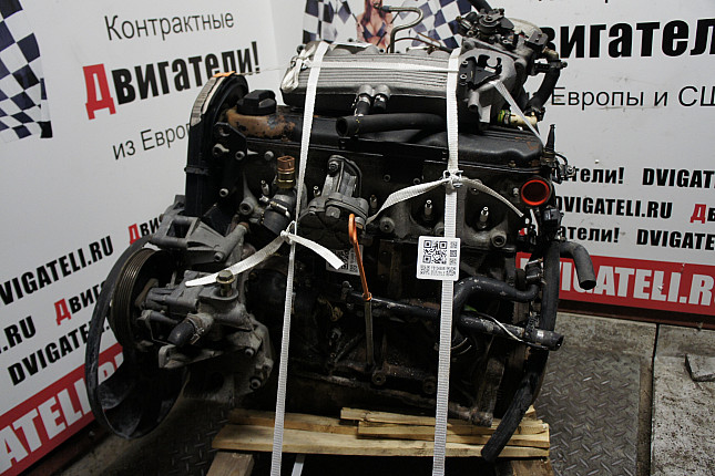 Двигатель вид с боку Audi AAR