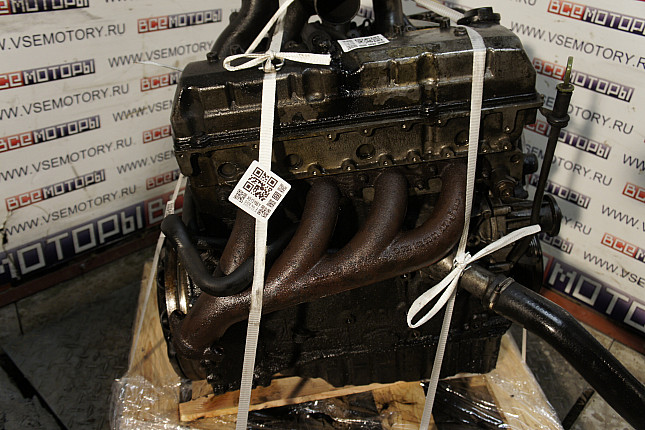 Двигатель вид с боку MERCEDES-BENZ OM 601.943