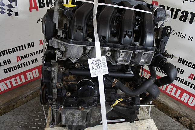 Двигатель вид с боку Renault K4MD812