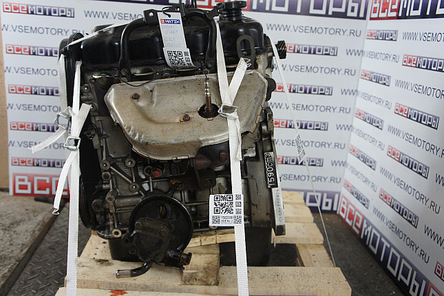 Двигатель вид с боку SUZUKI G16A