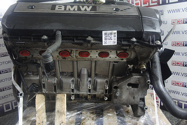Двигатель вид с боку BMW M 52 B 25 (256S3)