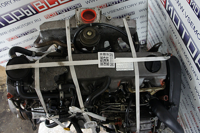 Фотография контрактного двигателя сверху NISSAN RD28Ti